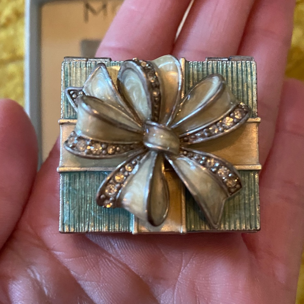 Monet Collectible Box - Picture 4 of 4